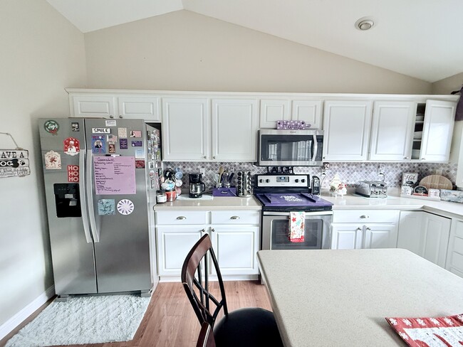 Stainless Appliances - 1405 Emery Cir