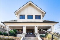 Building Photo - 724 Charles Allen Dr NE