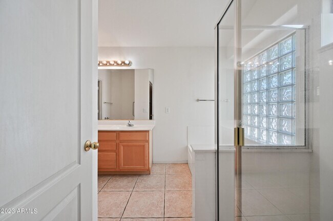 Building Photo - 9312 E Pampa Ave