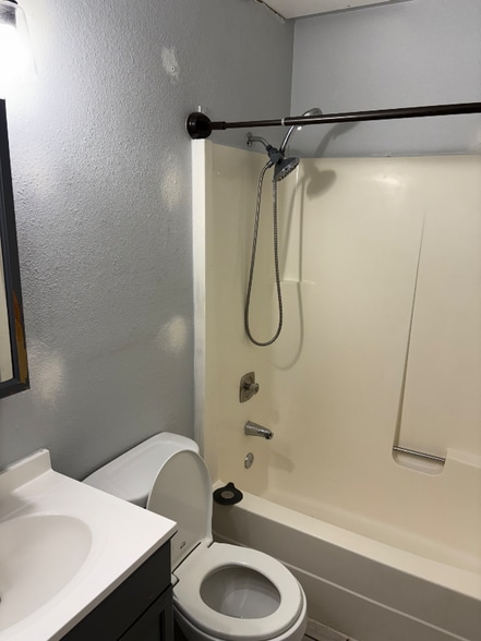 Building Photo - 190 Glenwood Dr