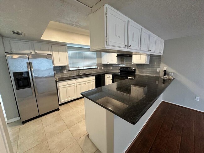 Building Photo - 3647 Palm Grove Dr