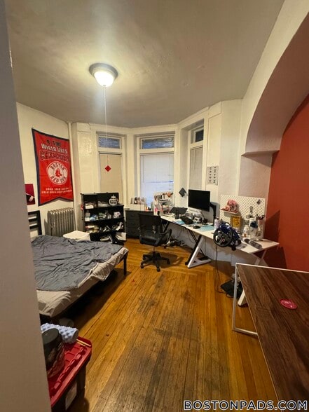 Building Photo - 463 Park Dr