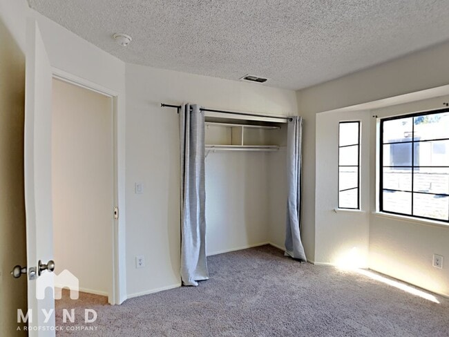 Building Photo - 2276 Sandcastle Way
