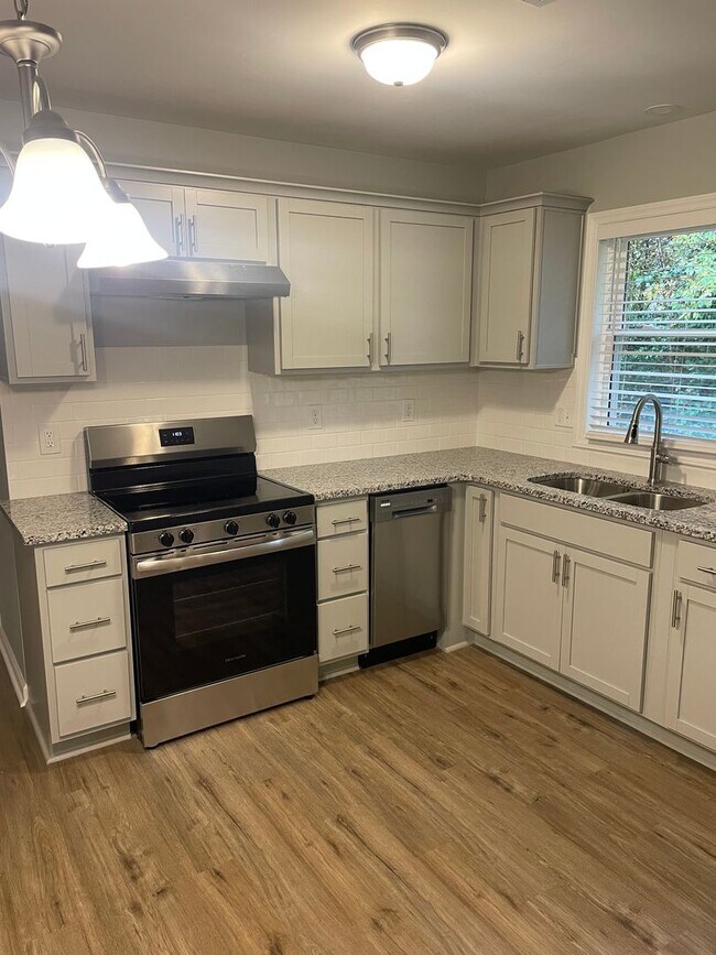 Building Photo - 1664 NE 22nd St