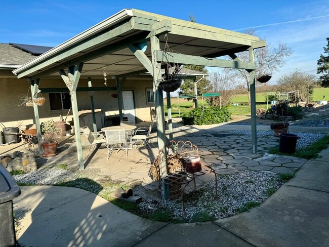 Building Photo - 4 Bed / 2 Bath Country Home – Solar + Move-In Ready