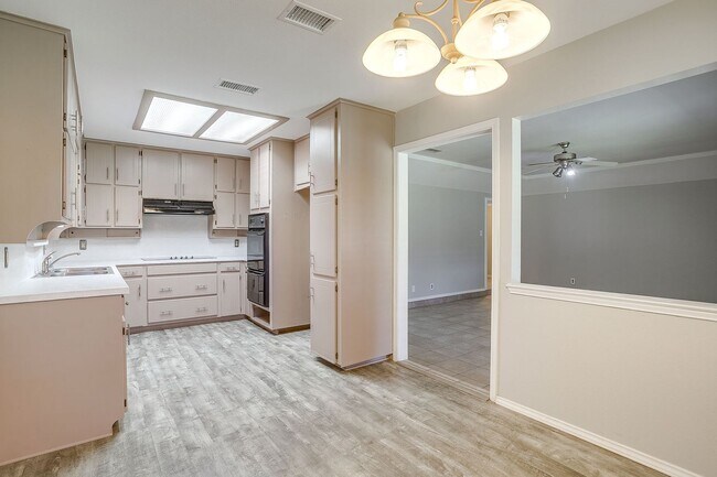 Building Photo - Spacious 3 Bed. 2 Bath Rental Ready for New Tenants- HEB ISD- 76040