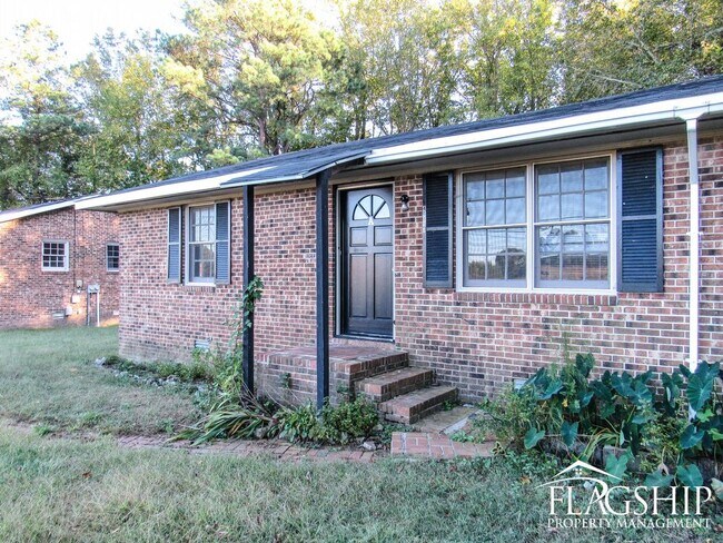Building Photo - Duplex Between Greenville and Farmville