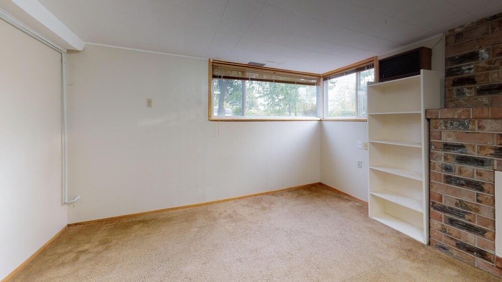 Building Photo - 510 N 87th St