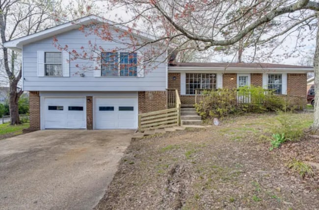 Primary Photo - Renovated 2 bed 1.5 bath off Bonny Oaks
