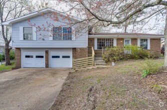 Building Photo - Renovated 2 bed 1.5 bath off Bonny Oaks