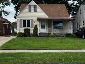 Building Photo - 2810 Fortune Ave