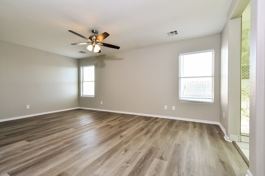 Building Photo - 8429 Shady Pines Dr