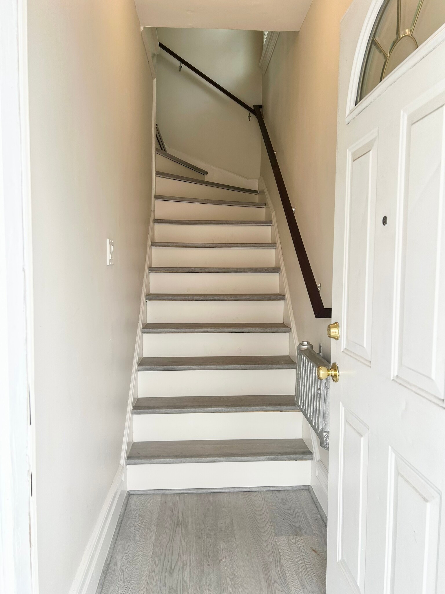 Entrance Stairs - 10 Devon Ter