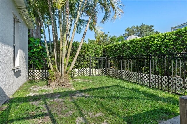 Building Photo - 4615 4th Ave Dr E