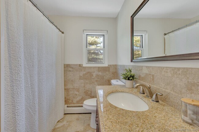 Building Photo - 476 Oak Ave