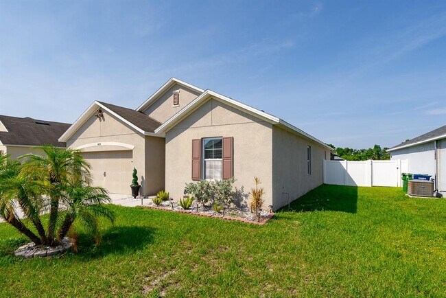 Building Photo - 4190 Roberta Dr