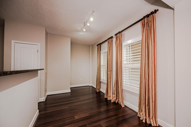 Building Photo - 1320 Fillmore Ave