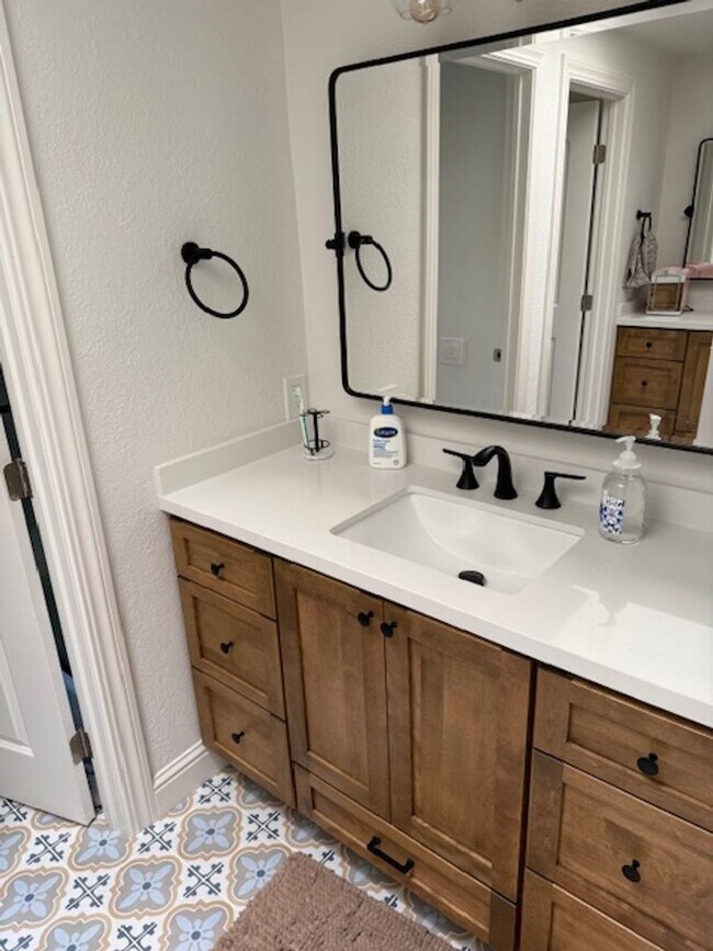 Building Photo - Stunning 5-Bed. 2.5 bath Home in the Heart of Pleasanton Meadows, Community Pool