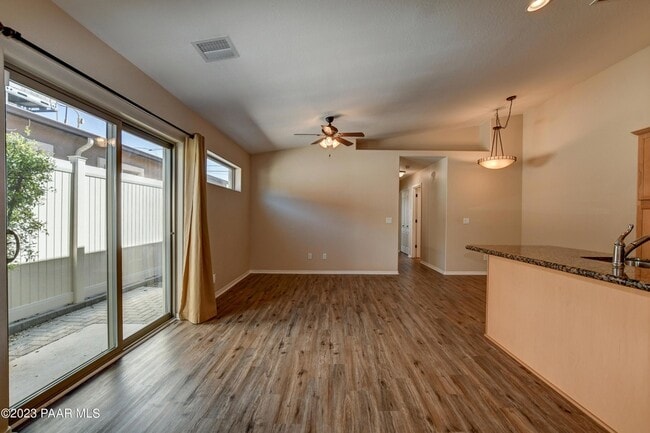 Building Photo - 915 Gail Gardner Way