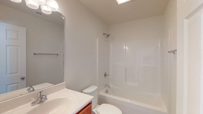 Building Photo - 812 S Old Sevierville Pike