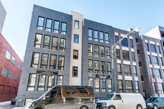 Building Photo - 1008 N Larrabee St