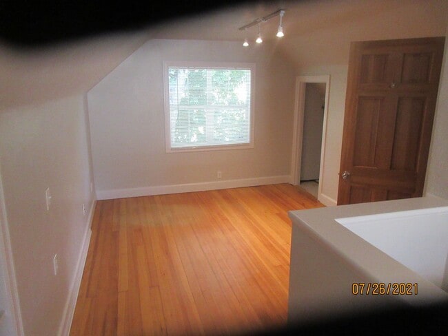Building Photo - (936) 18th Street Home - 3 Bedroom / 2 Bat...