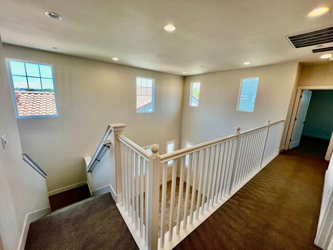 Building Photo - Application Pending! Lovely 4 bedroom 2.5 ...