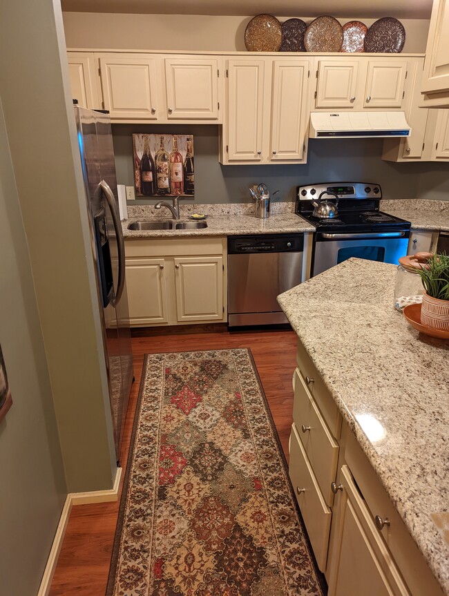 Kitchen-Granite&Stainless - 7930 SE 34th St