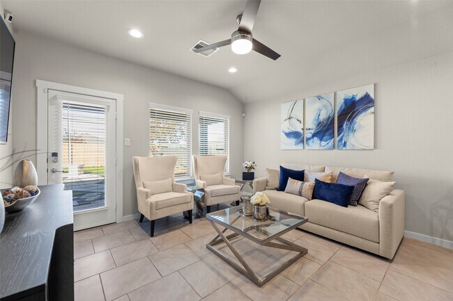 Building Photo - 7526 Highland Chase Dr