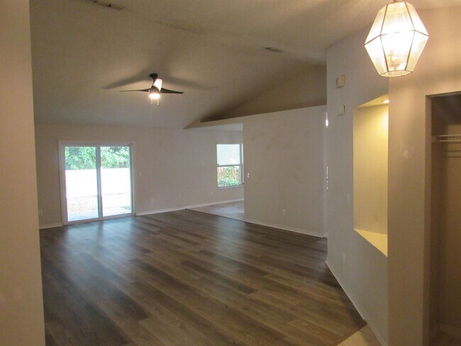 Building Photo - 657 Intracoastal Cir