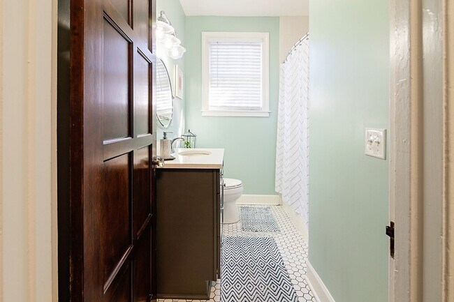 Building Photo - Bull St Bungalow