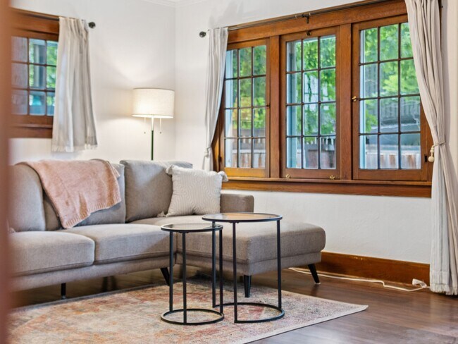 Building Photo - Charming Furnished 2BR Bungalow in Rockwood