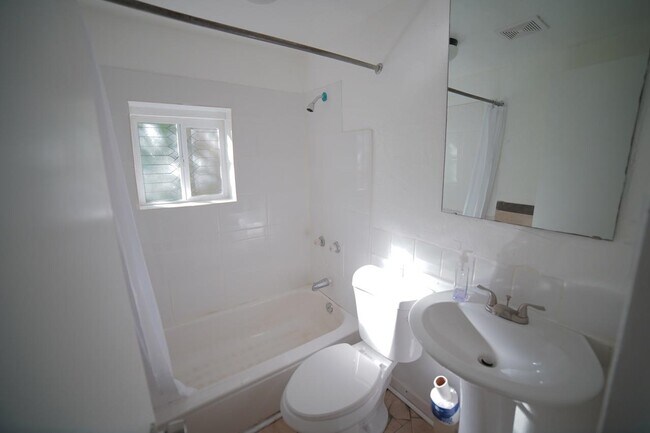 Building Photo - 1228 Alabama St