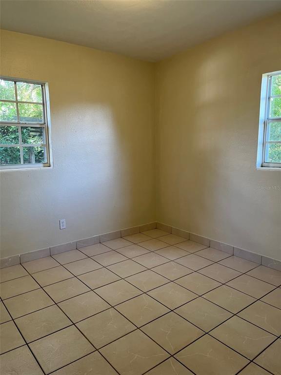 Building Photo - 127 Country Club Dr