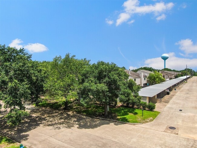 Building Photo - 6602 Montauk Dr