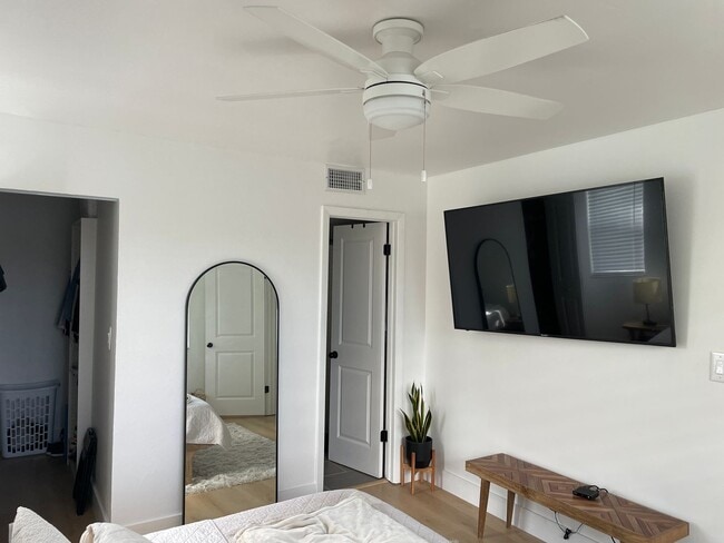 Building Photo - 2 Bedroom Condo in Winding Lake - Sunrise ...