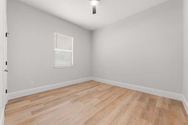 Building Photo - 3532 White Oak Point Dr
