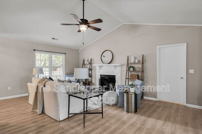 Building Photo - 18 Paddlecreek Ave