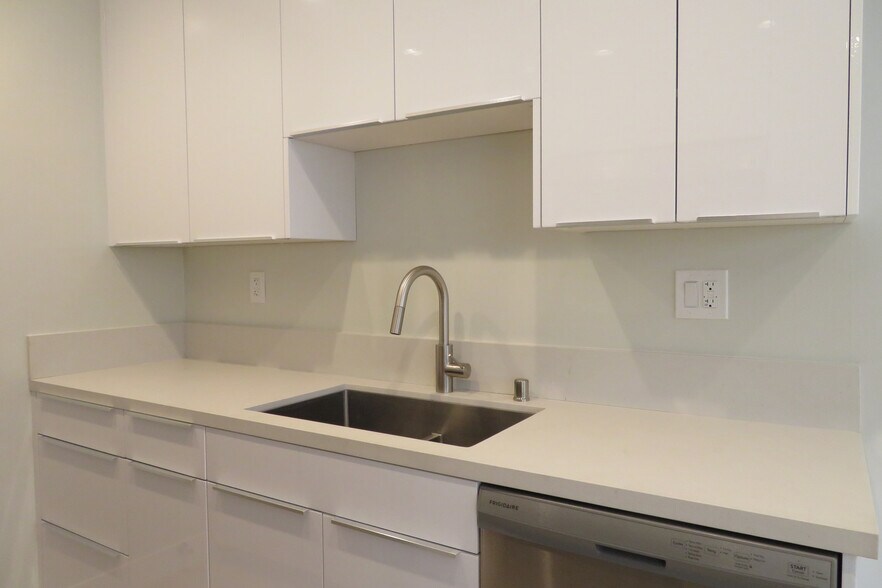 Building Photo - 1451 Franklin St