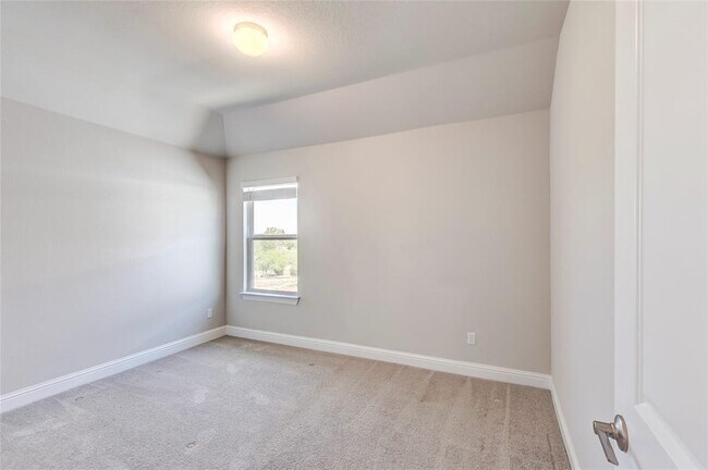 Building Photo - 113 Riverhill Dr