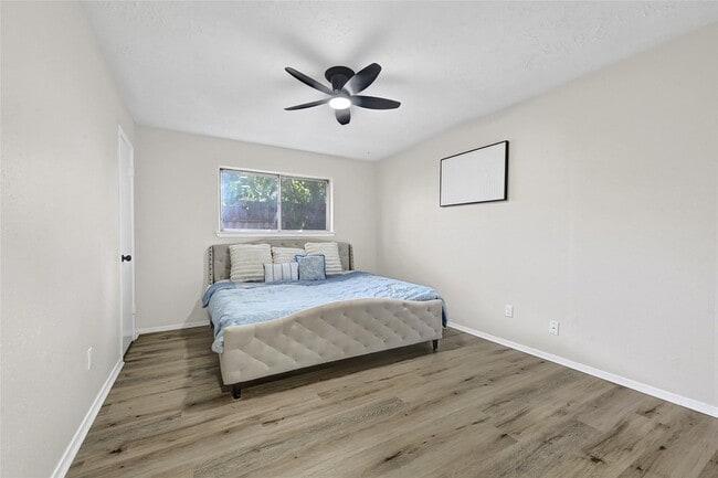 Building Photo - 9611 Camrose Ct