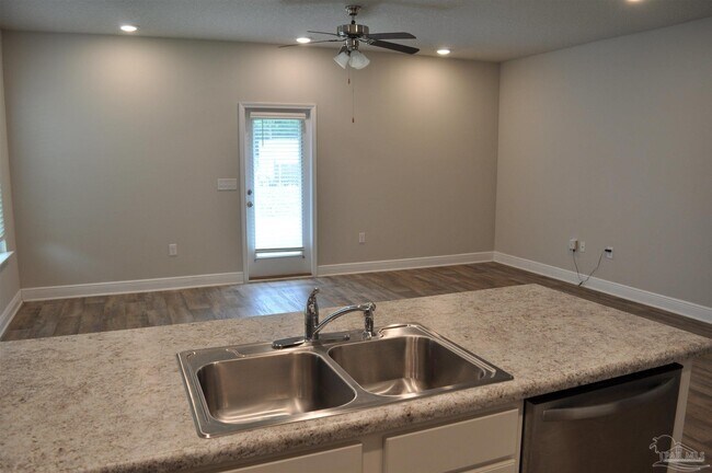 Building Photo - 6060 Royal Port Ct