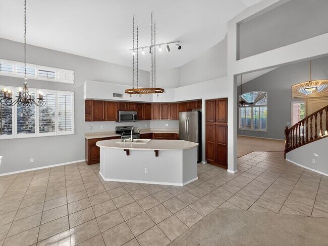 Building Photo - Charming 4 Bedrooms/ 3.5 Bath Home in Desirable Fox Crossing!!