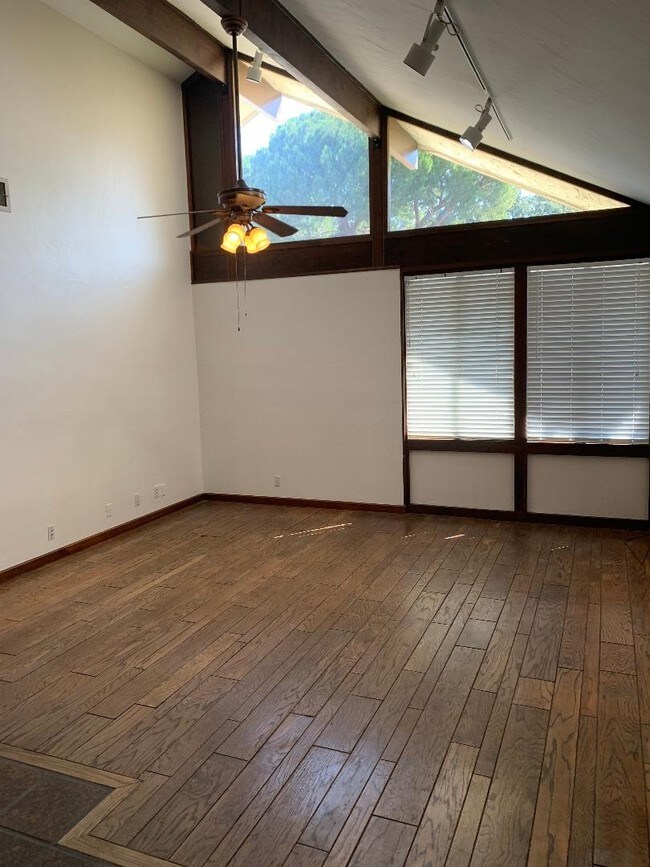 bedroom - 1011 El Segundo Dr