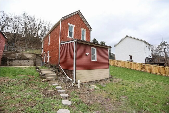 Building Photo - 305 Chestnut St