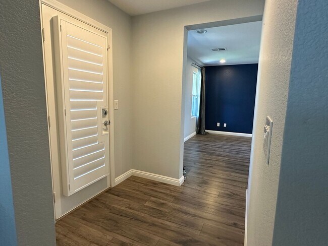 Building Photo - Beautiful Home in the Paseos of Summerlin!