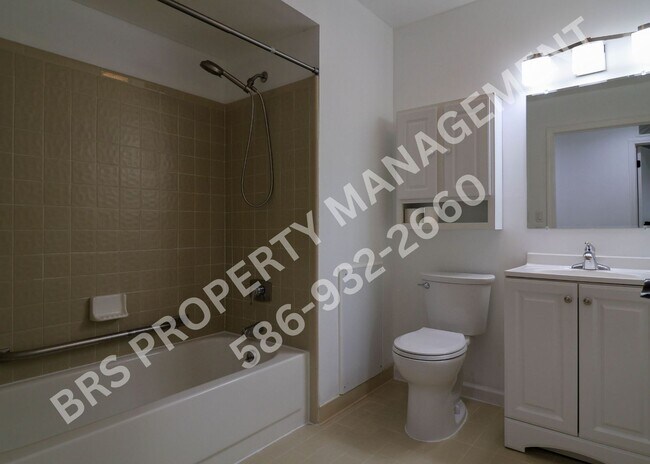 Building Photo - Beautifully Remodeled 2-Bedroom Condo in Fraser, MI