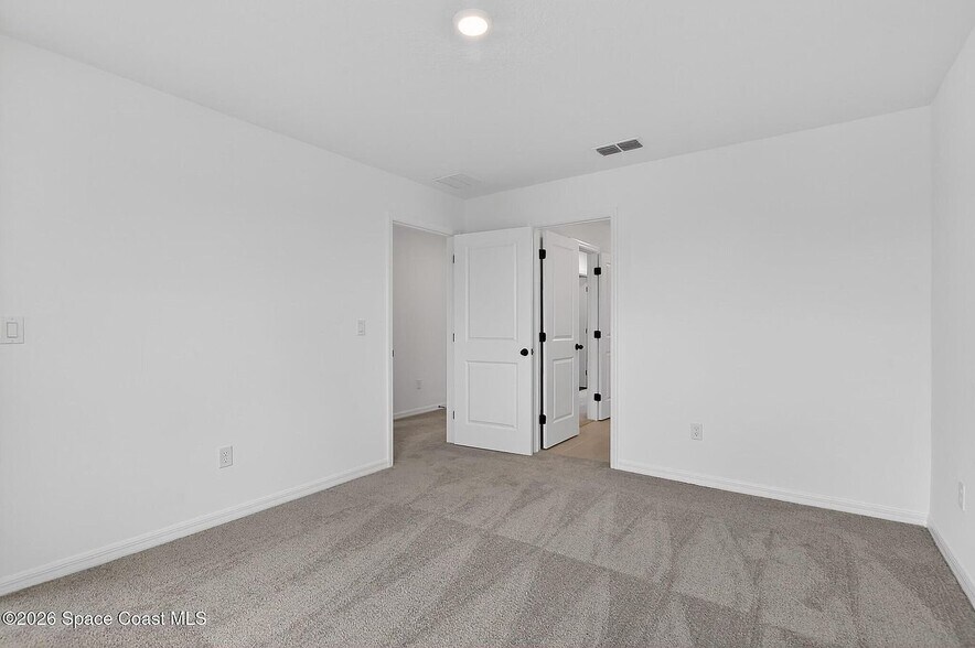 Building Photo - 1450 Victoria Blvd