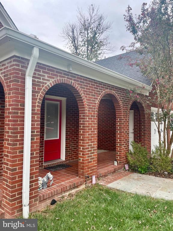 Building Photo - 9309 Main St