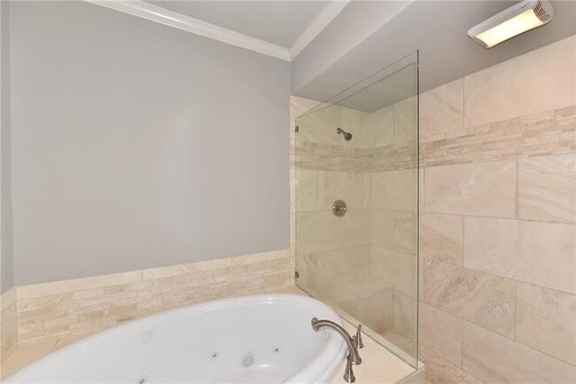 Building Photo - 5115 Chemin De Vie NE